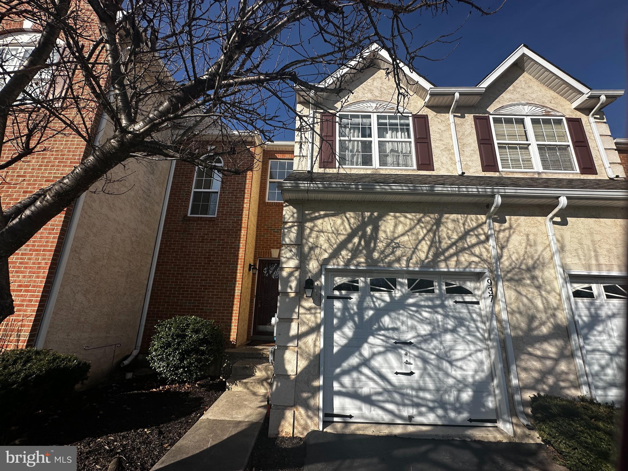 MONROE COURT - Residential Lease