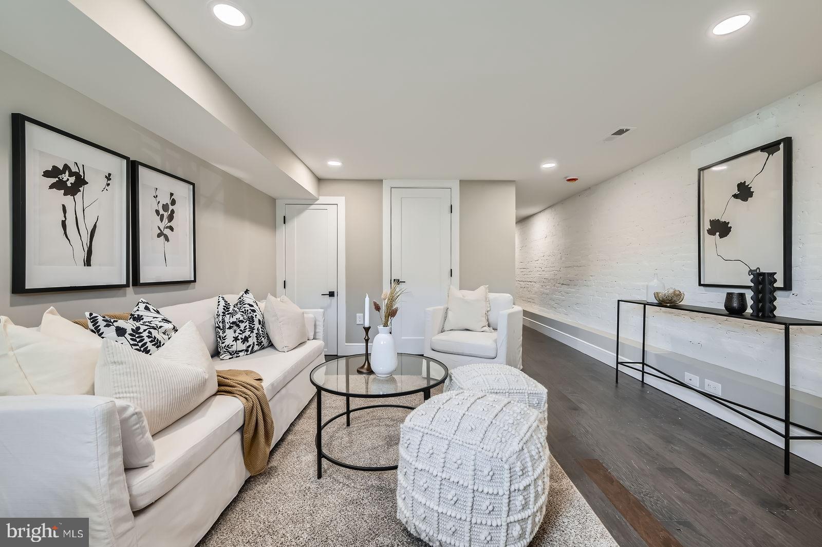 HAMPDEN HISTORIC DISTRICT - Residential