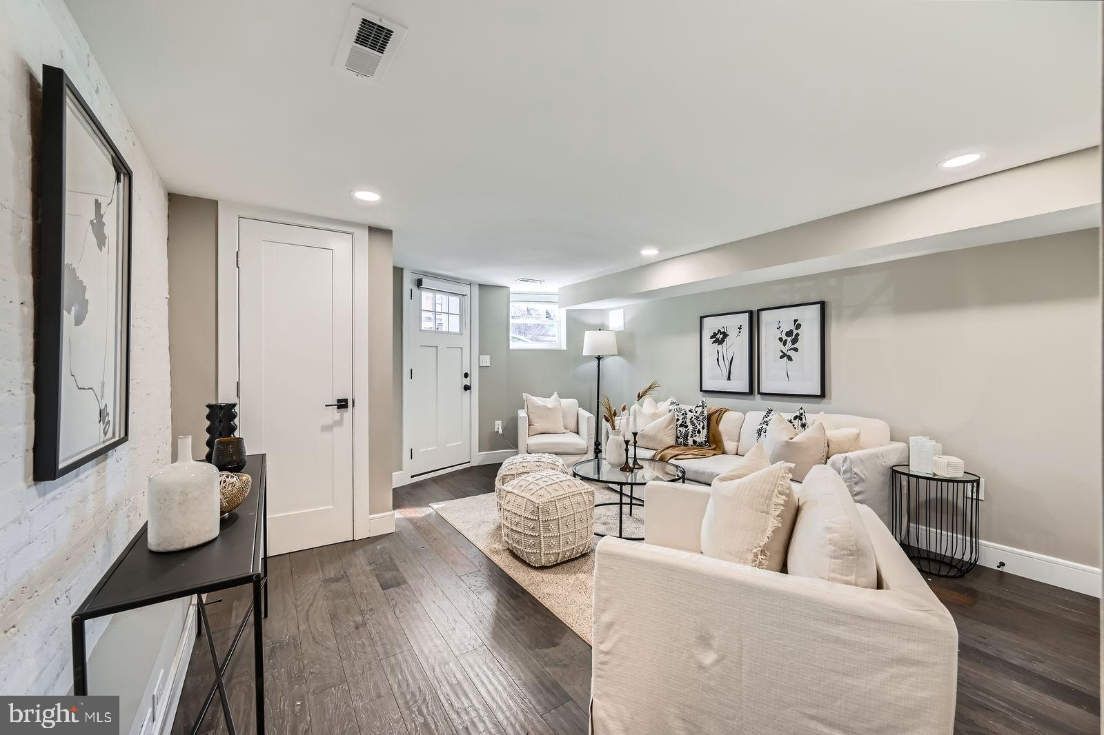 HAMPDEN HISTORIC DISTRICT - Residential