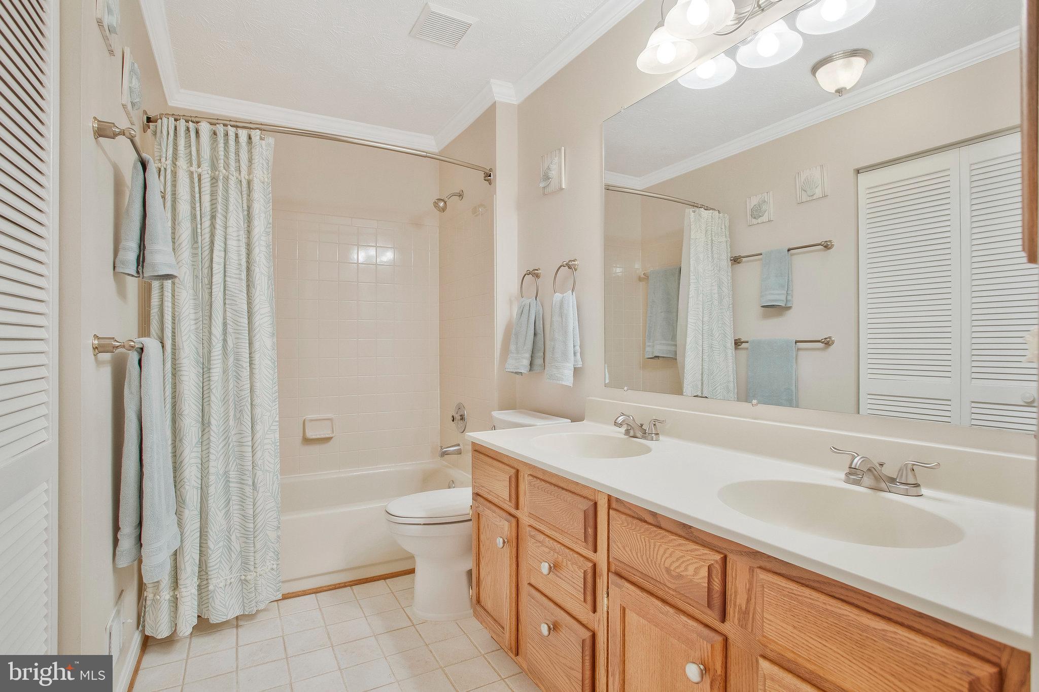 CROFTON WOODS - Residential