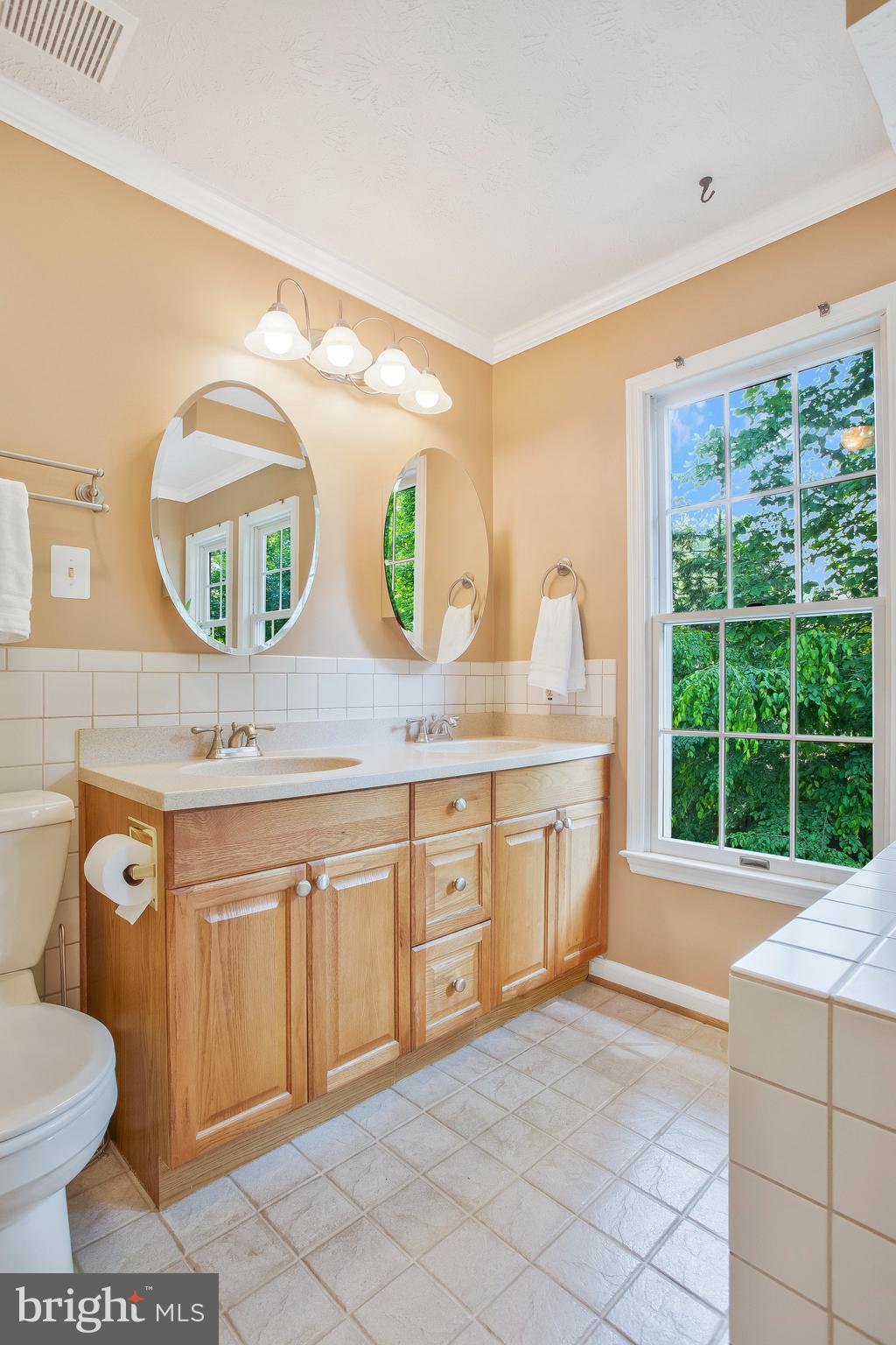 CROFTON WOODS - Residential