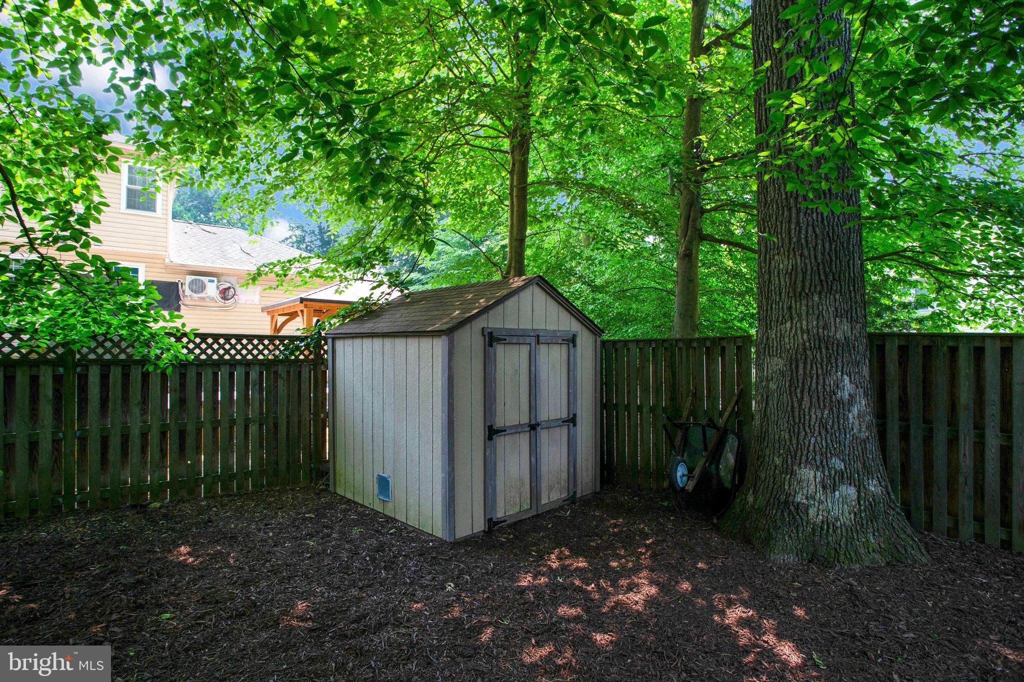 CROFTON WOODS - Residential