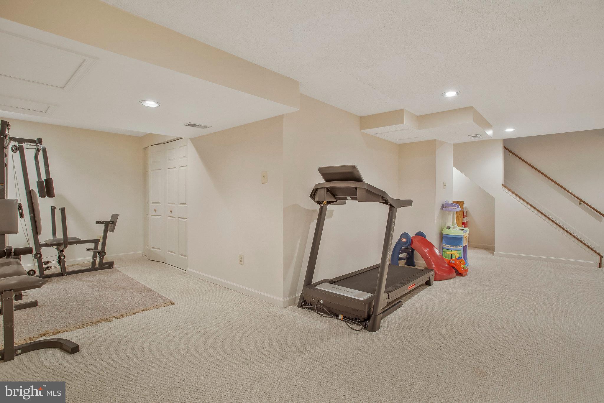 CROFTON WOODS - Residential