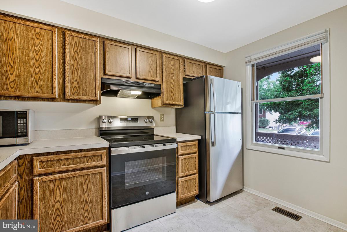 8010 HADFIELD COURT