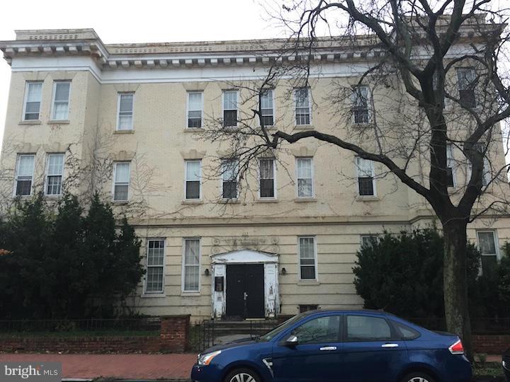 CAPITOL HILL - Residential Income