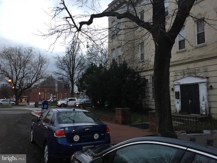 CAPITOL HILL - Residential Income