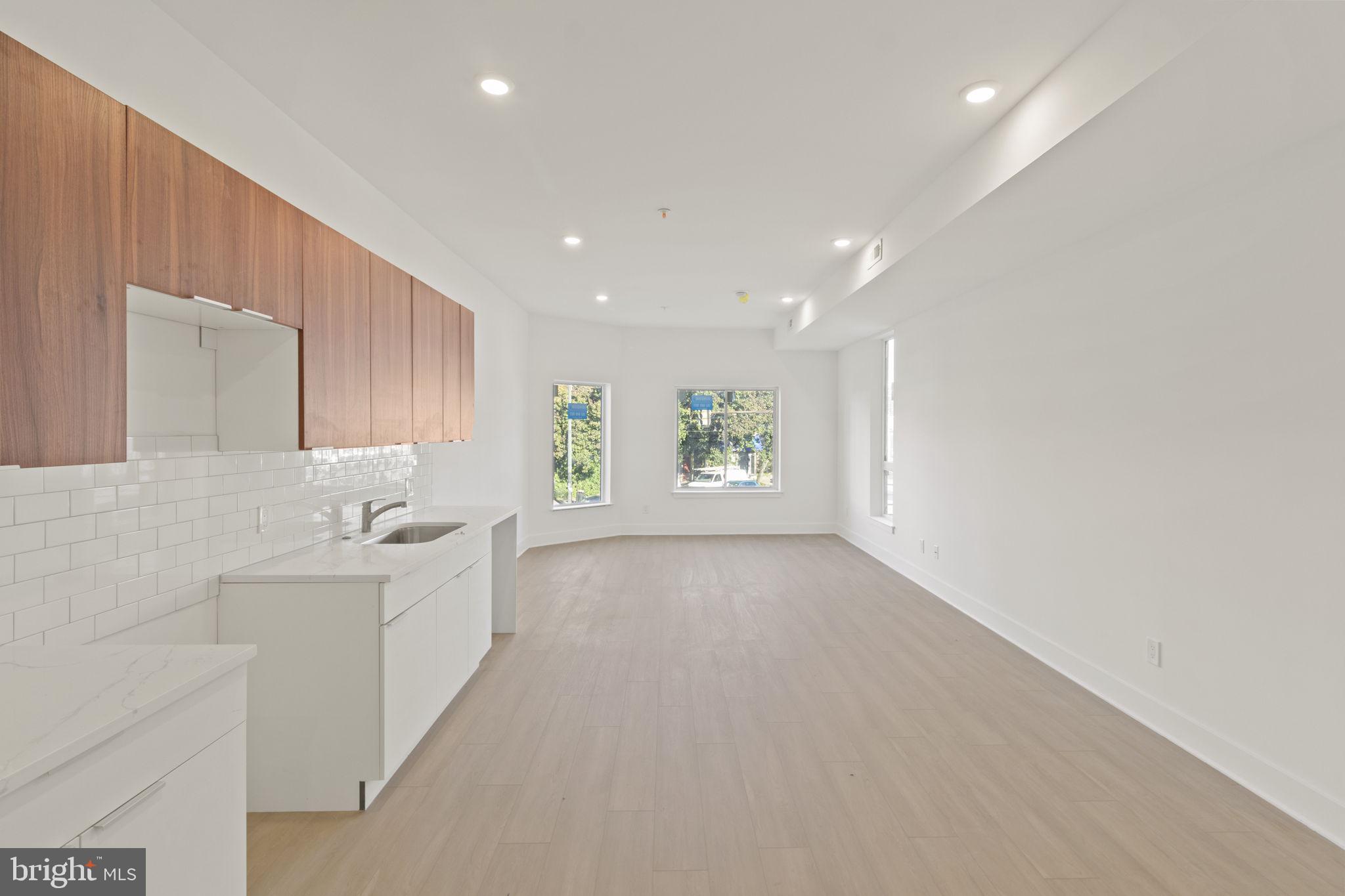 UNIVERSITY CITY - Residential Lease