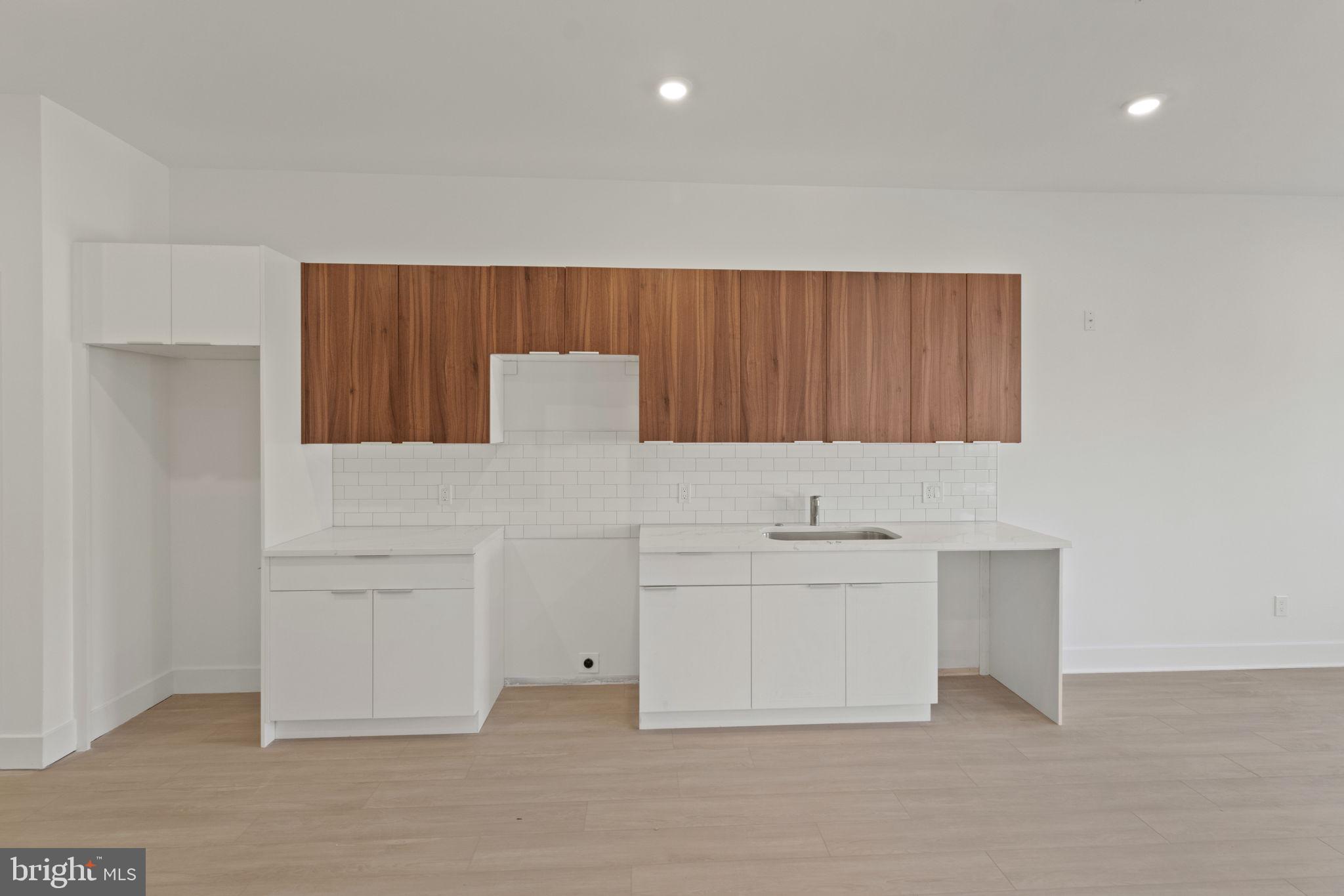 UNIVERSITY CITY - Residential Lease