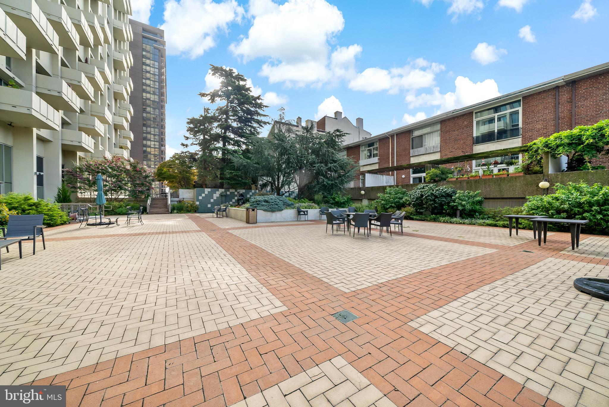 SOCIETY HILL - Residential