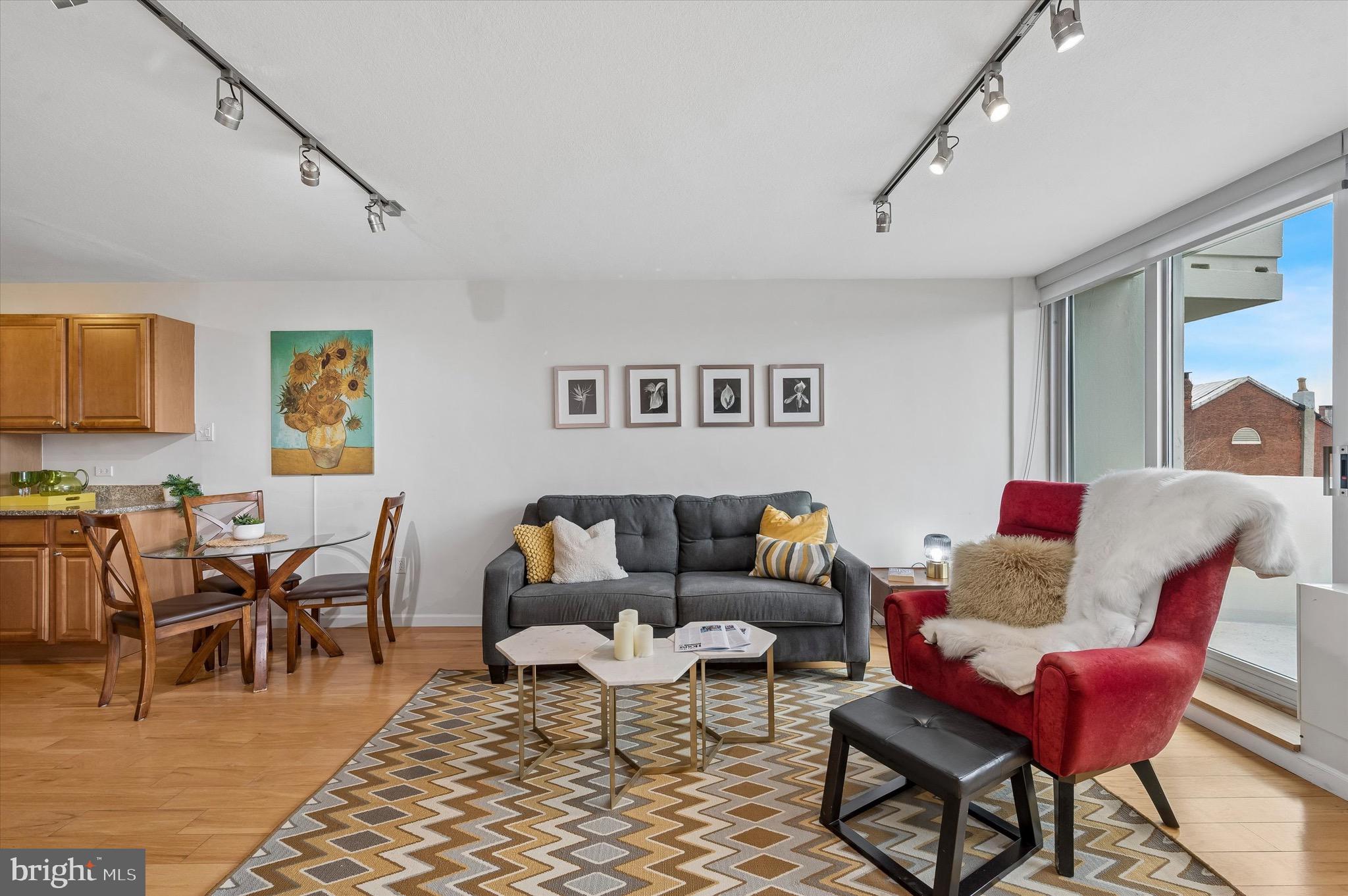 SOCIETY HILL - Residential