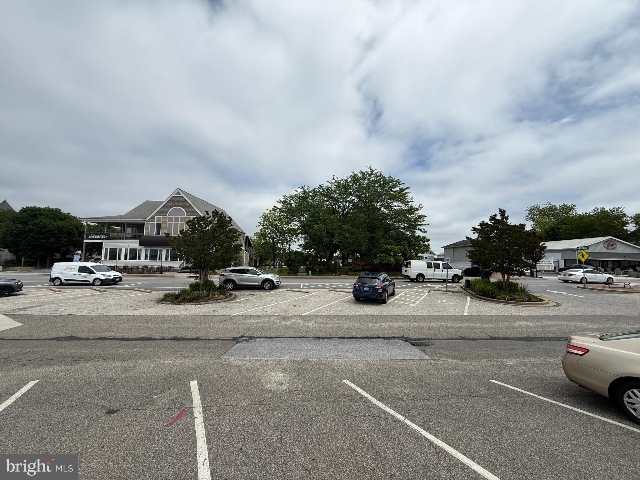 SOLOMONS ISLAND - Land