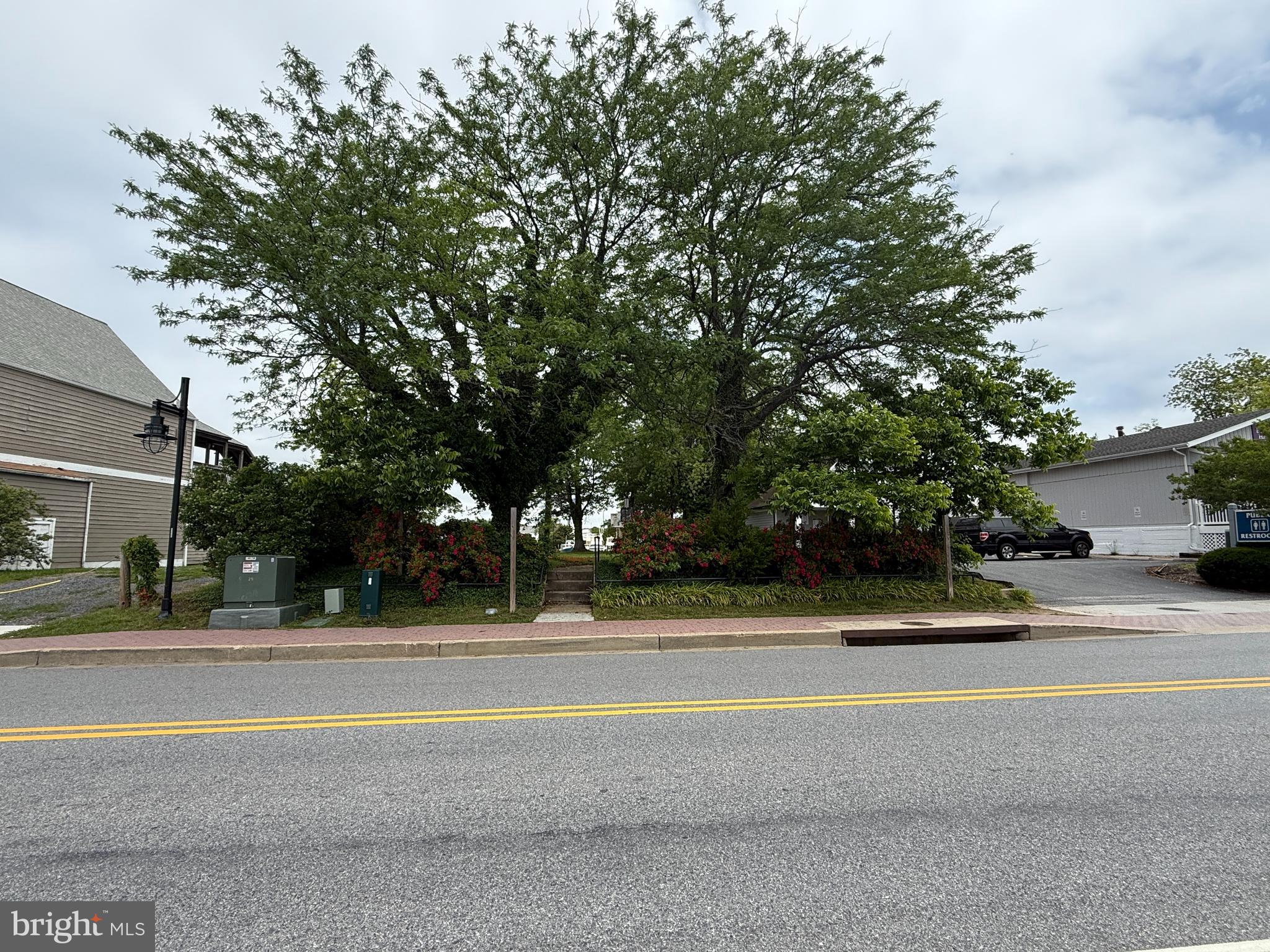 SOLOMONS ISLAND - Land