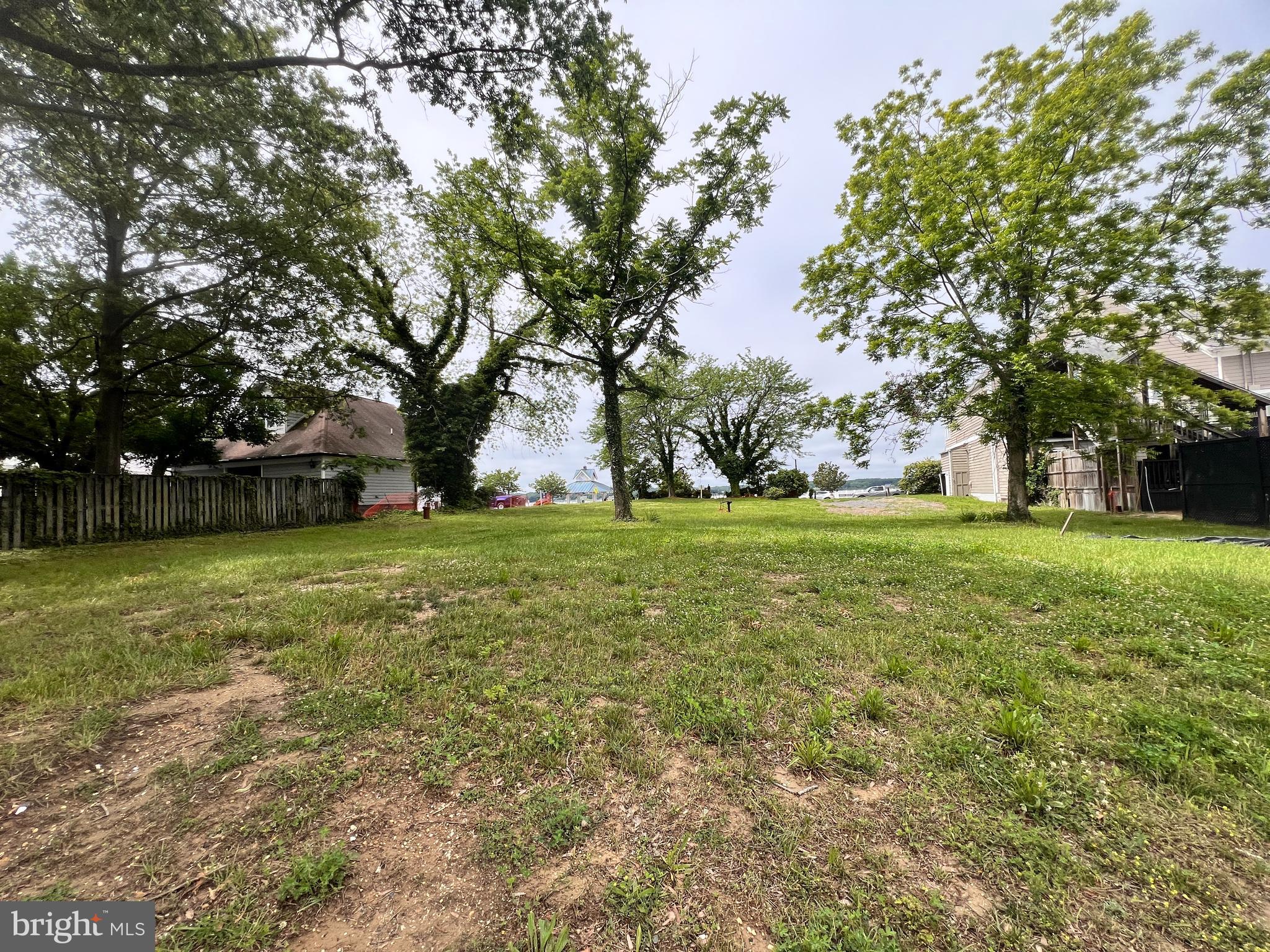 SOLOMONS ISLAND - Land