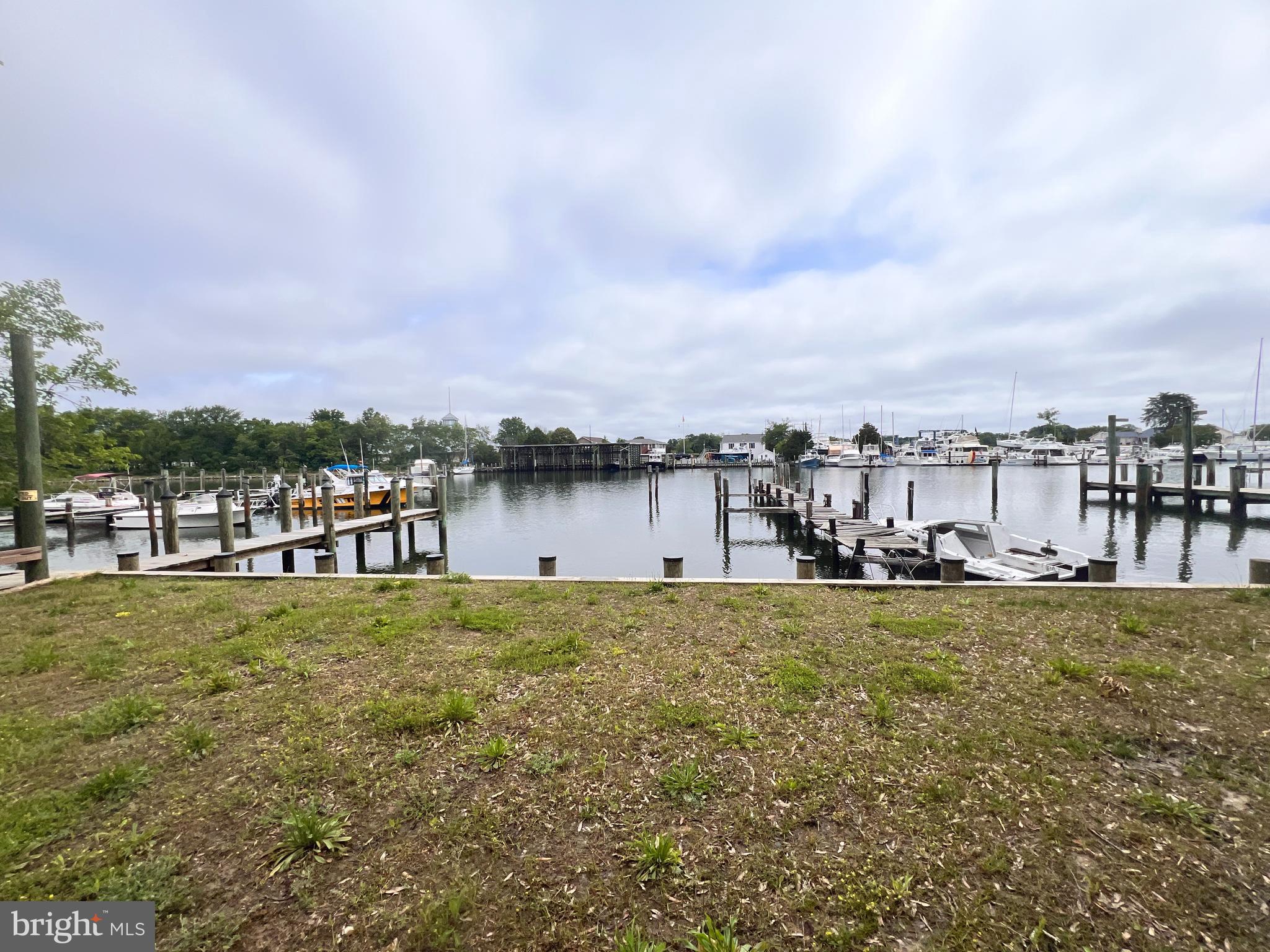 SOLOMONS ISLAND - Land