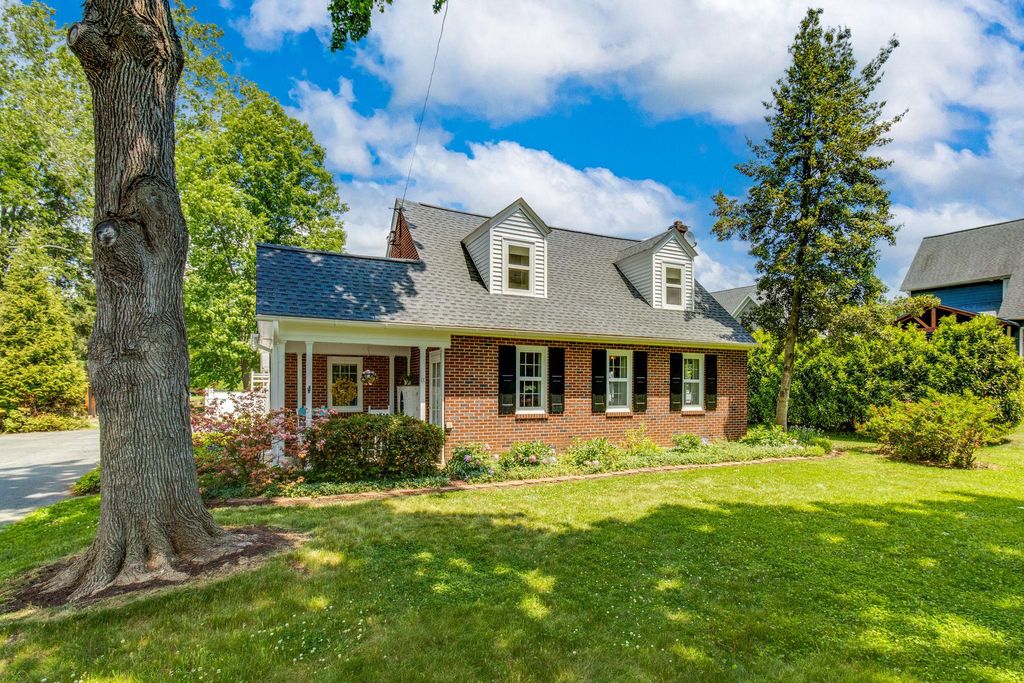 Photo of 1571 Hillcrest Avenue, LANCASTER, PA 17601 (MLS # PALA2088406)