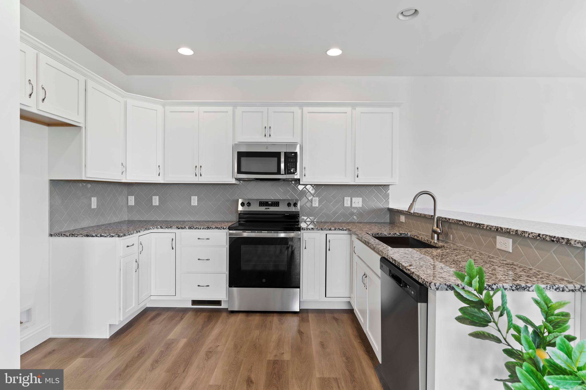 AUTUMN CHASE - Residential