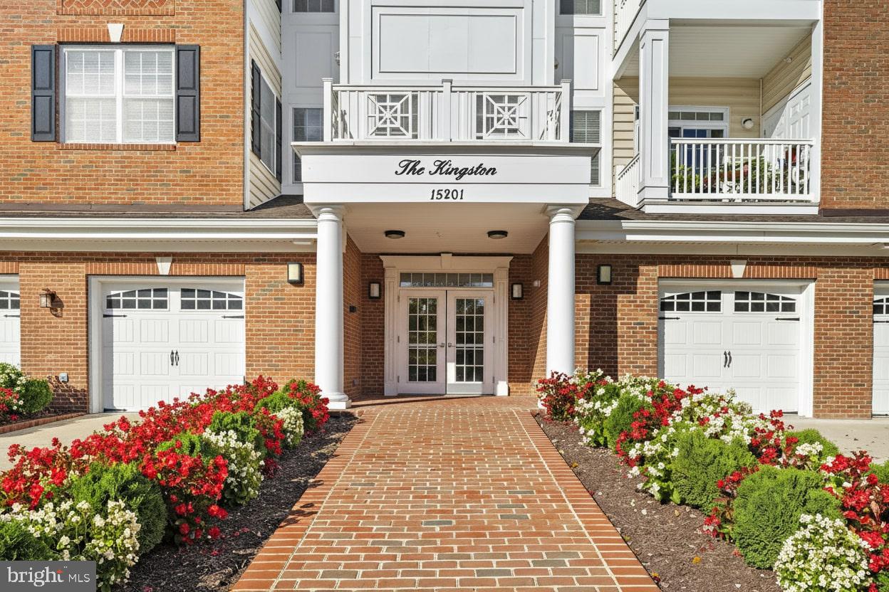 15201 ROYAL CREST DRIVE 407