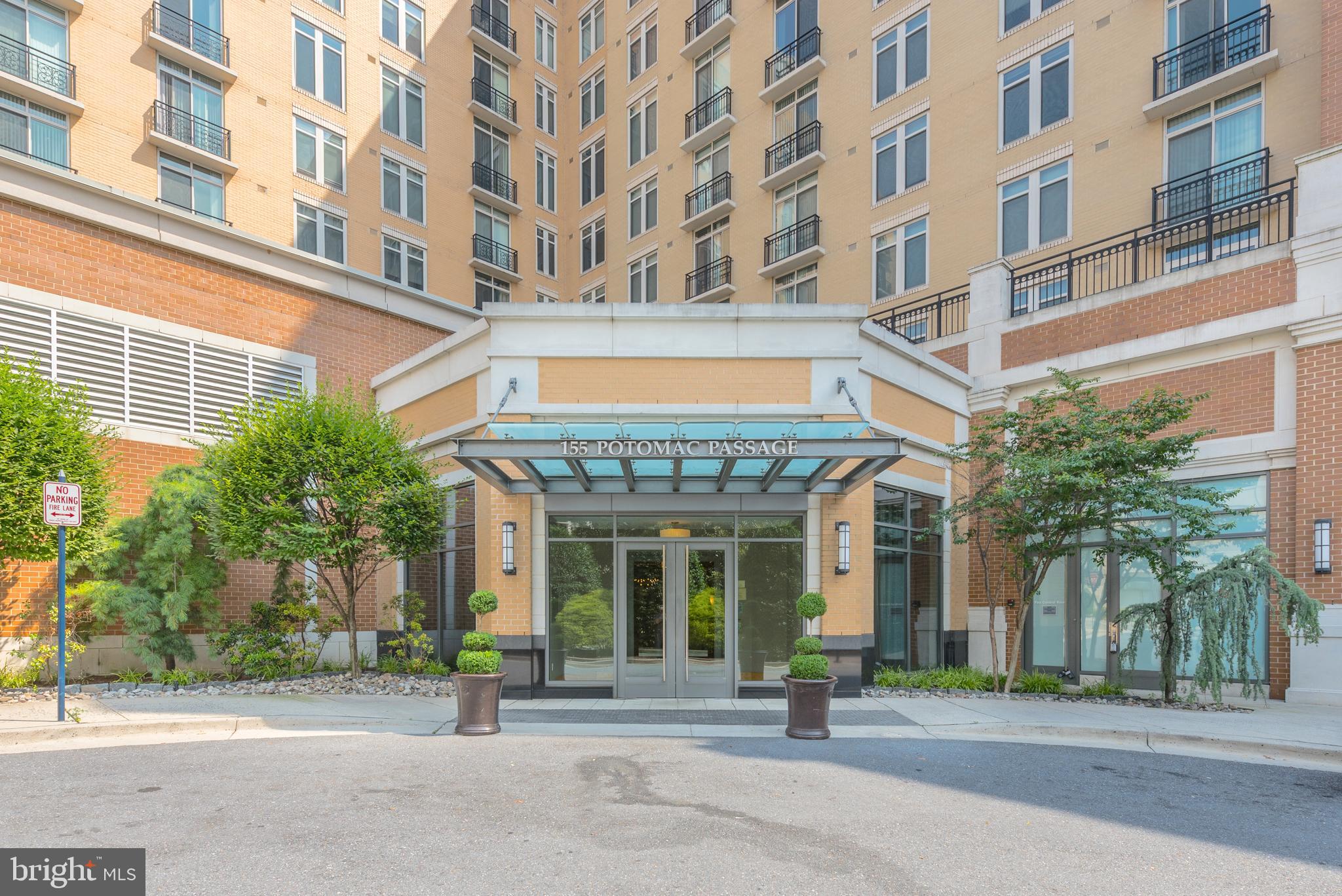 NATIONAL HARBOR - Residential Lease