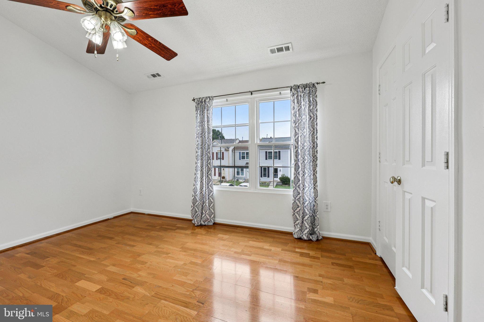 LANDSDOWNE - Residential Lease