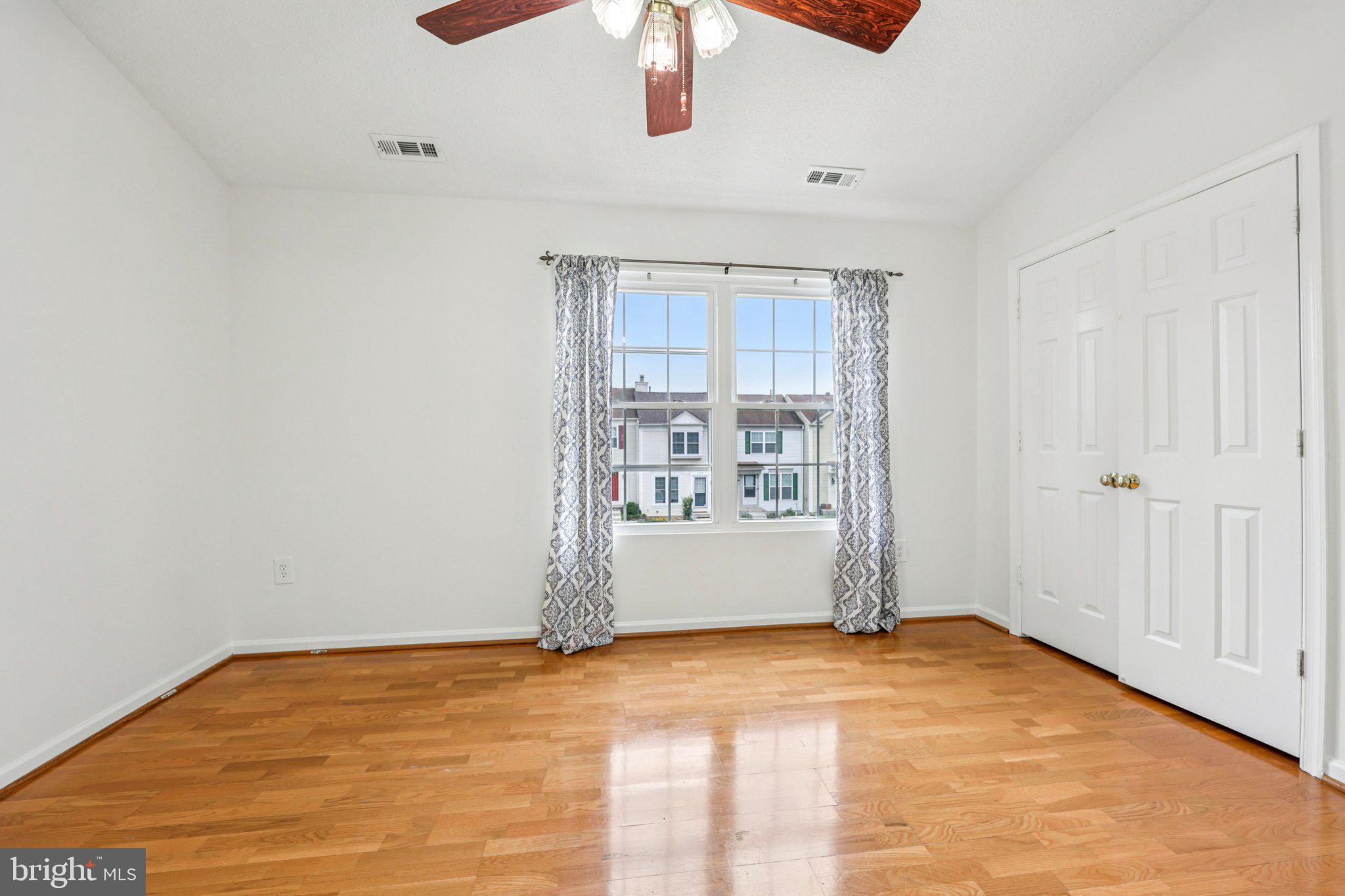 LANDSDOWNE - Residential Lease