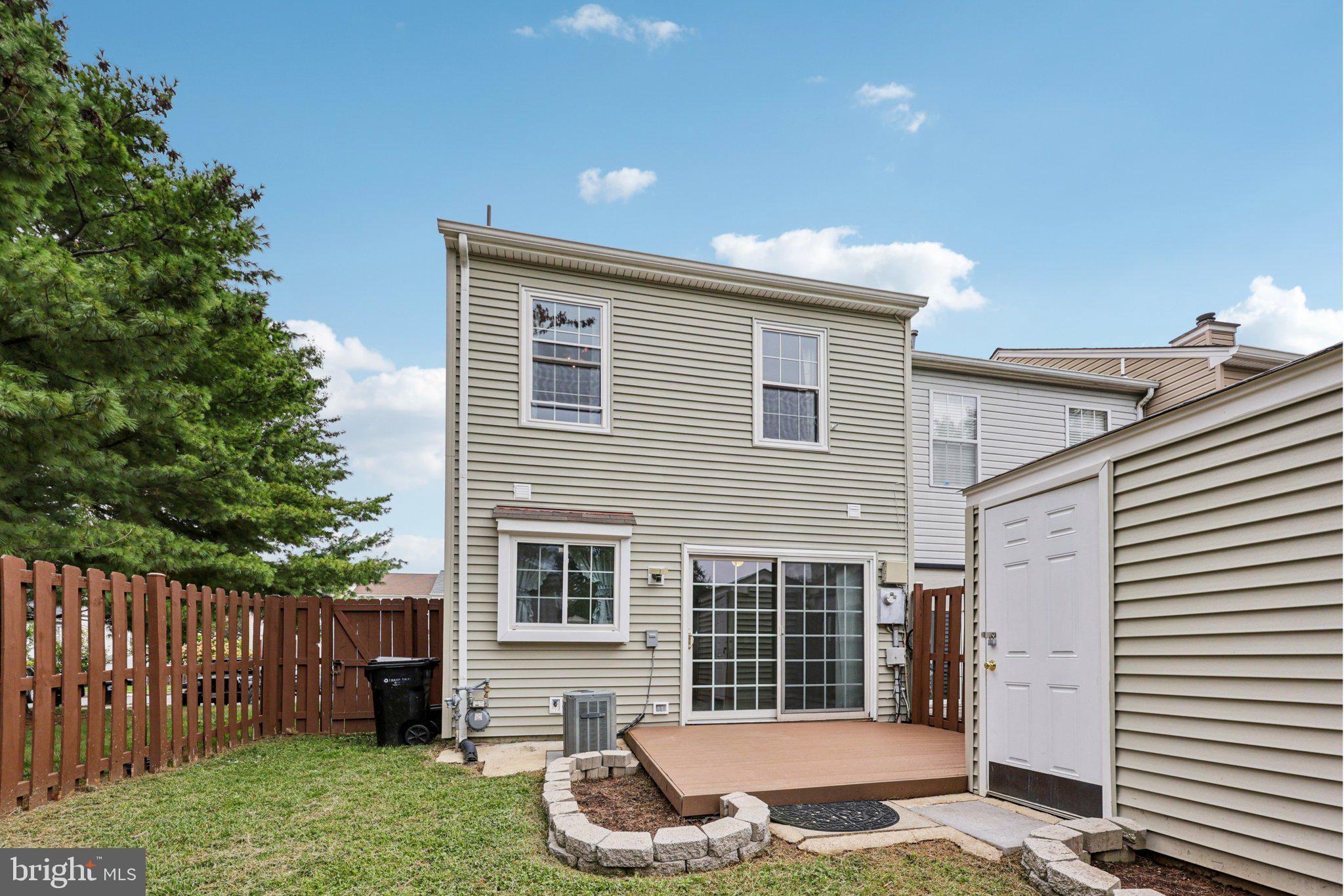 LANDSDOWNE - Residential Lease