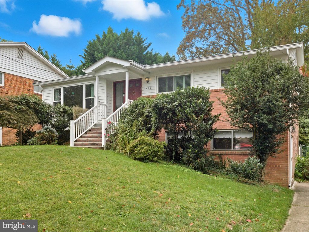 Photo of 1454 Roxanna Road NW, WASHINGTON, DC 20012 (MLS # DCDC2223822)