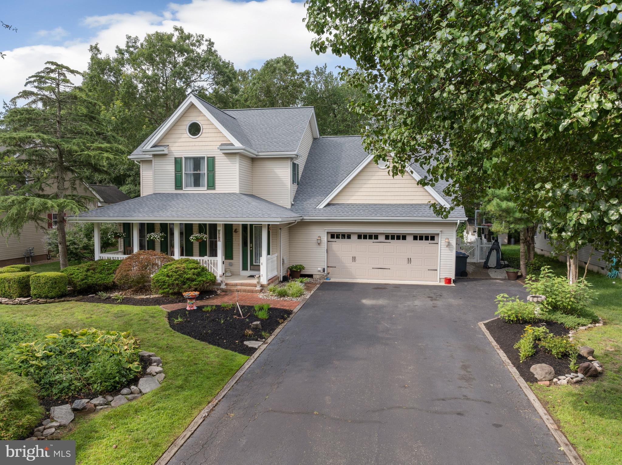 223 HILLIARD BOULEVARD