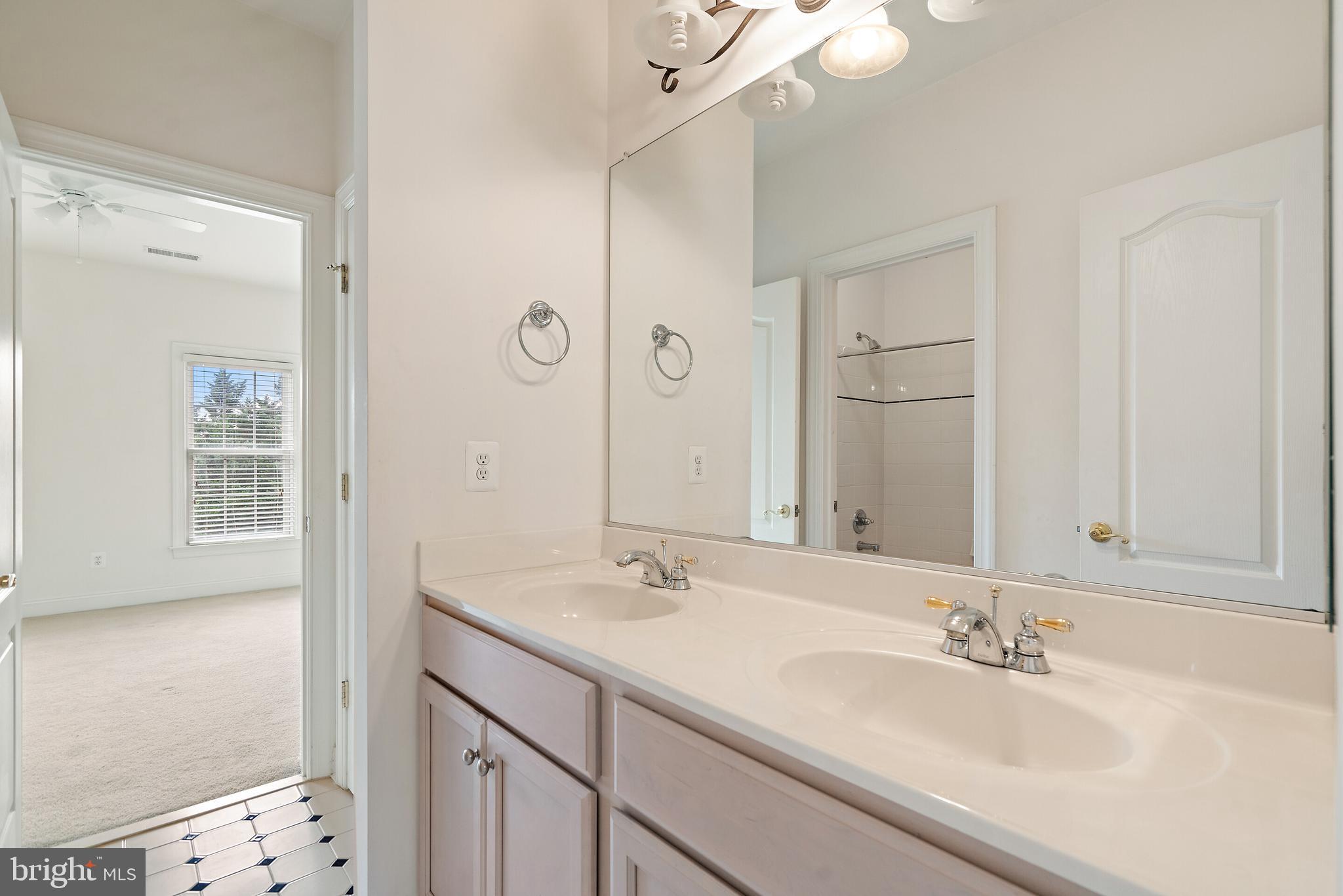 LANSDOWNE ON THE POTOMAC - Residential