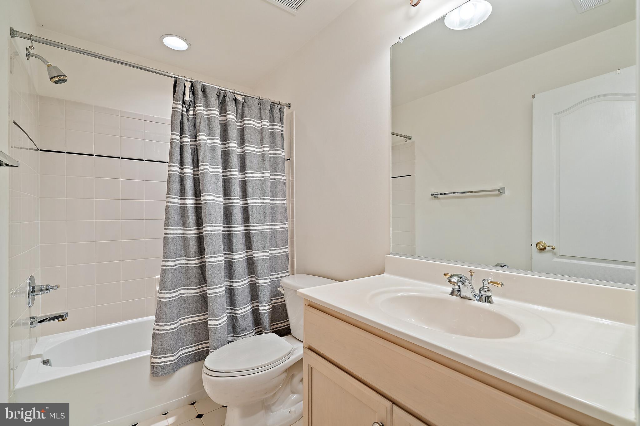 LANSDOWNE ON THE POTOMAC - Residential