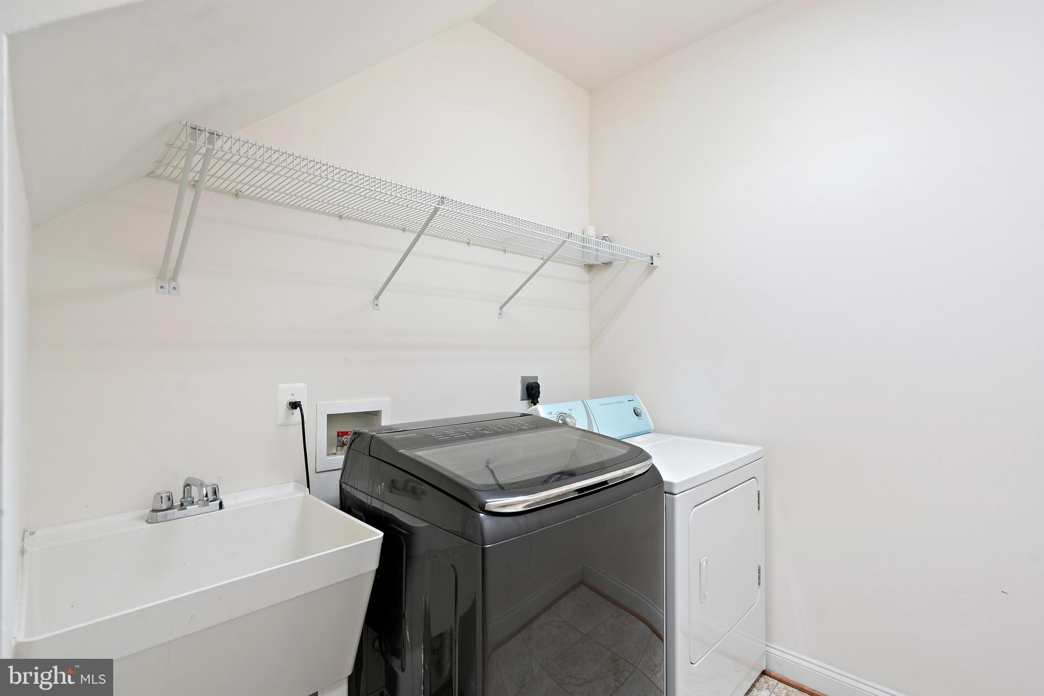 LANSDOWNE ON THE POTOMAC - Residential