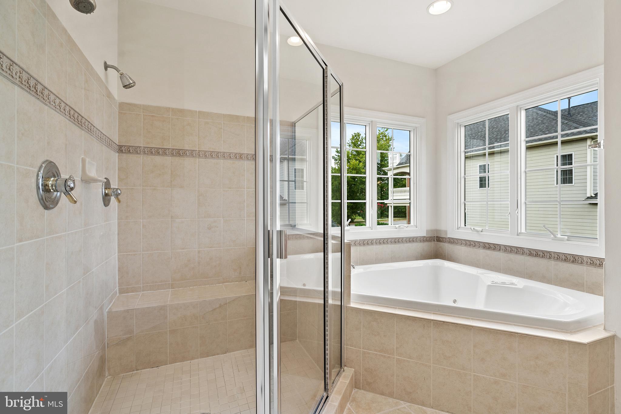 LANSDOWNE ON THE POTOMAC - Residential