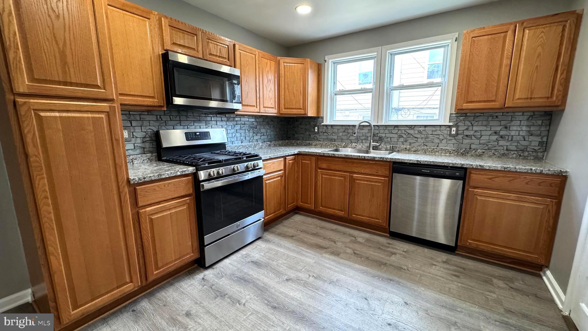 LAWNCREST - Residential
