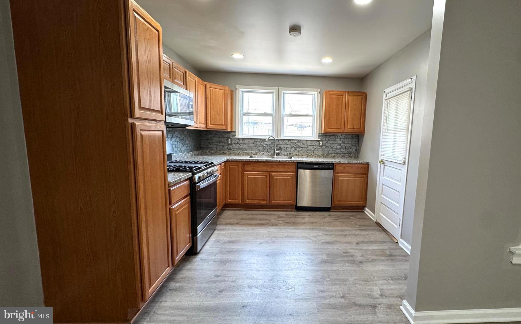 LAWNCREST - Residential