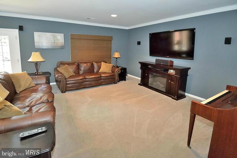 KINGS PARK WEST - Residential Lease