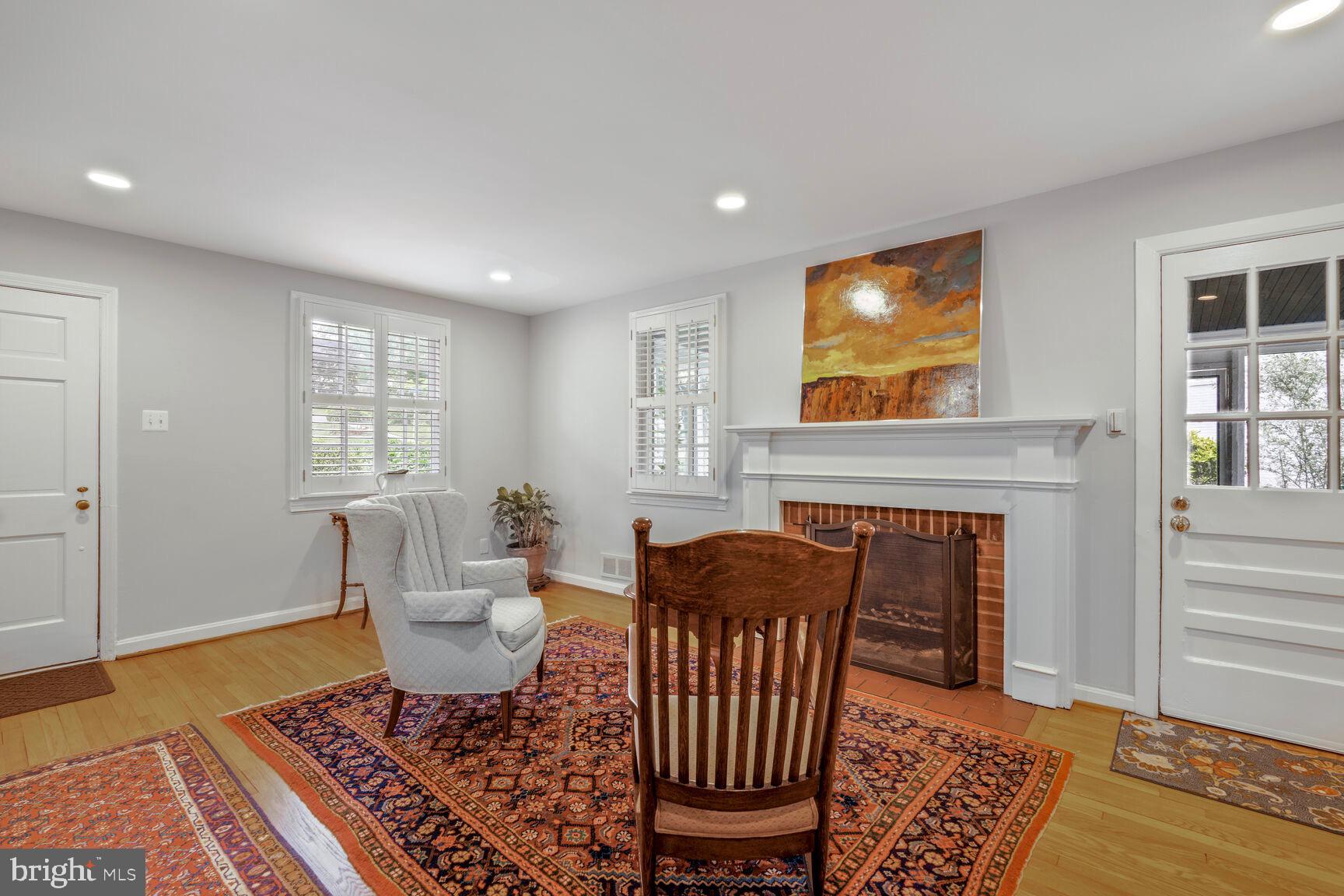 WALNUT HILL - Residential