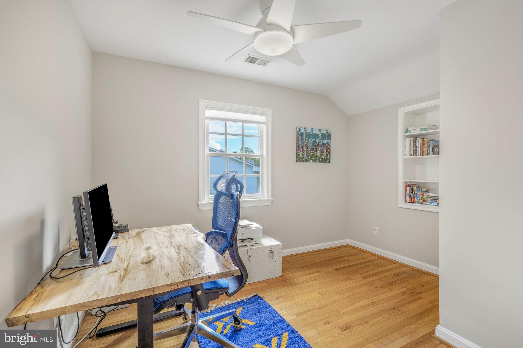 WALNUT HILL - Residential