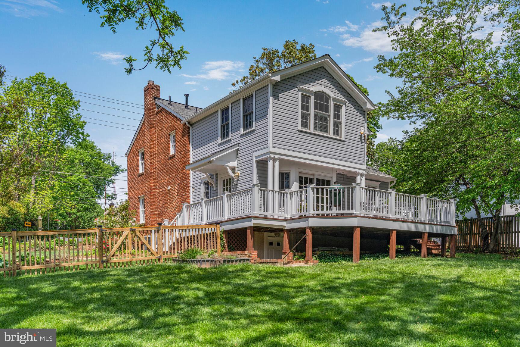 WALNUT HILL - Residential