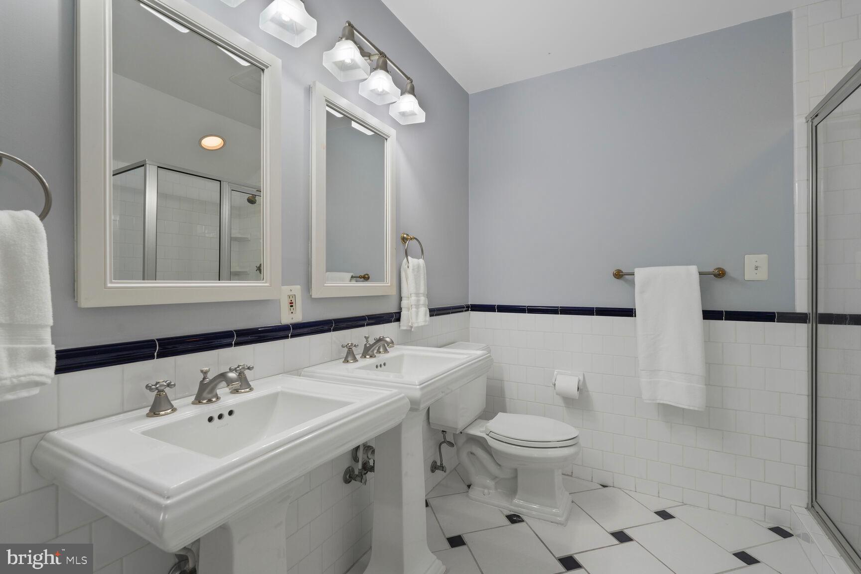 WALNUT HILL - Residential