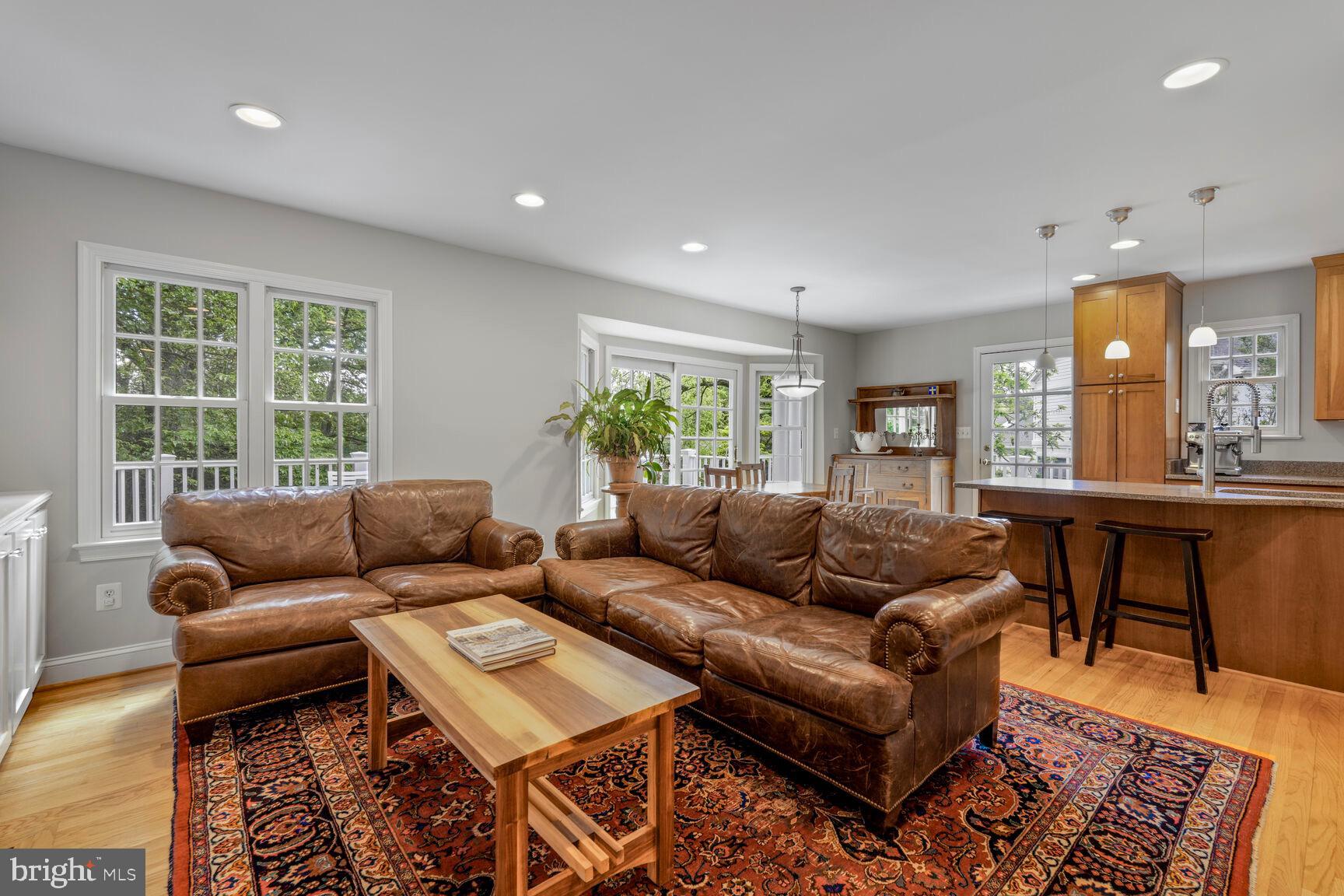 WALNUT HILL - Residential