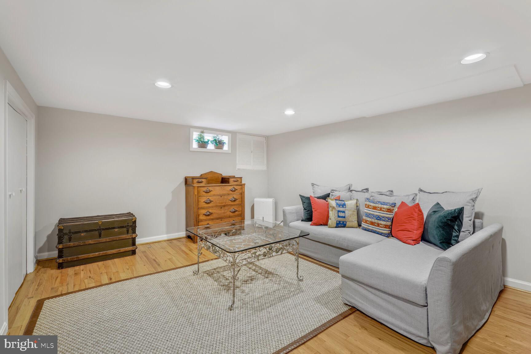 WALNUT HILL - Residential