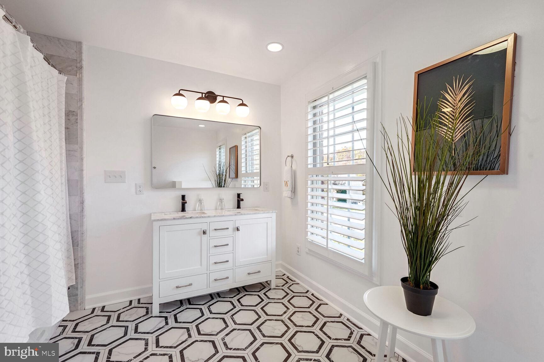 MEADOWBROOK WOODS - Residential