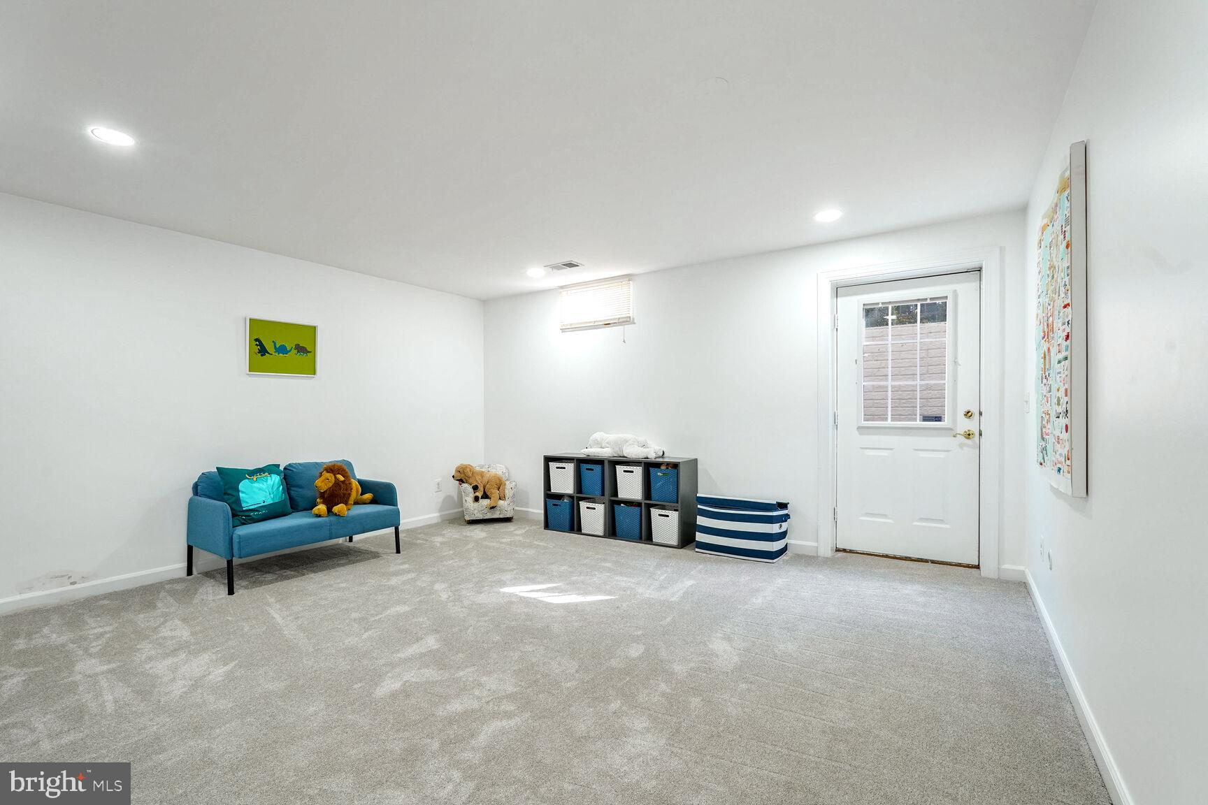 MEADOWBROOK WOODS - Residential