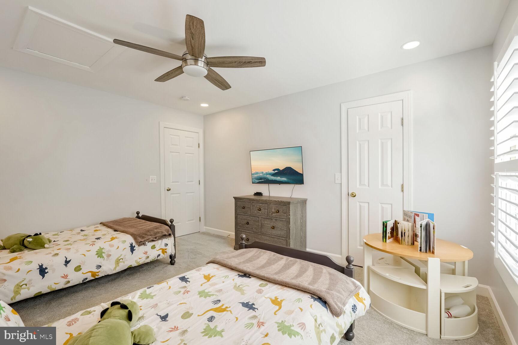 MEADOWBROOK WOODS - Residential