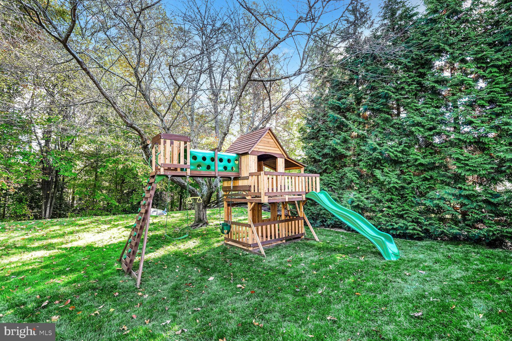 MEADOWBROOK WOODS - Residential