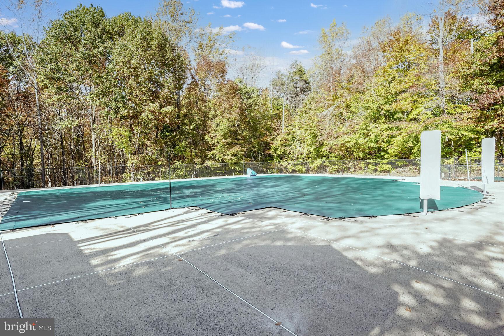 MEADOWBROOK WOODS - Residential