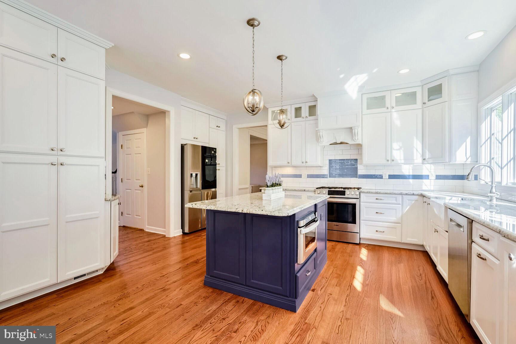 MEADOWBROOK WOODS - Residential