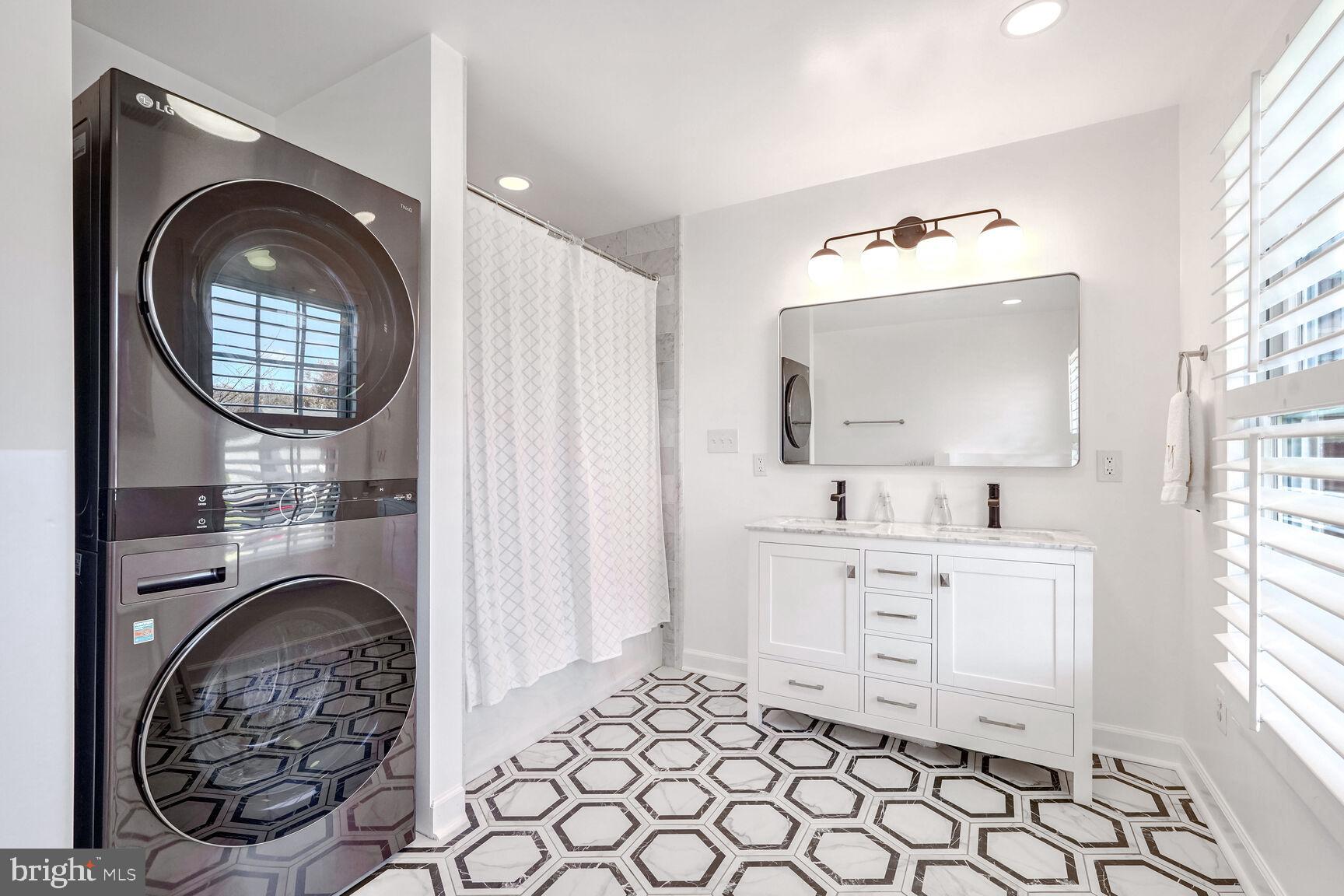 MEADOWBROOK WOODS - Residential