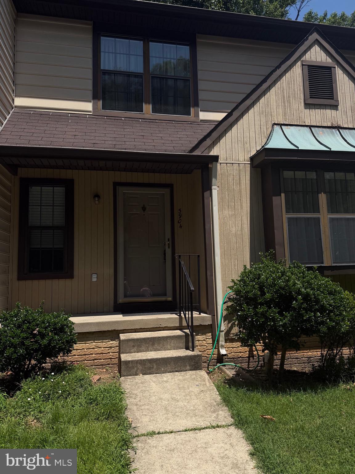 5904 ROBERTS COMMON COURT