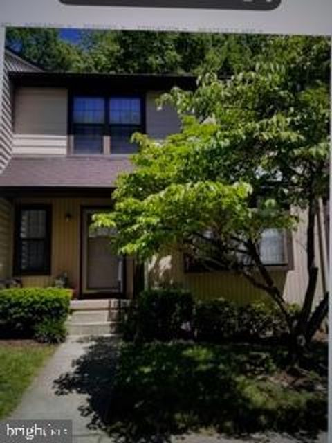 5904 ROBERTS COMMON COURT BURKE VA 22015