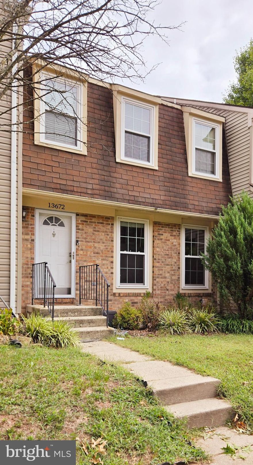 Beautiful and updated and Turn-Key 3 Bedroom, 3.5 Bathroom Little Rocky Run Townhome. This home will NOT last long. Pristinely updated kitchen with stainless steel appliances and granite counter-tops. Walk out to a new deck perfect for entertaining or Little Rocky Run amenities like parks, paths and pool steps away. Remodeled bathrooms and fresh paint throughout. Fully finished basement with rec-room and full bathroom. Hurry and come and see! Conveniently located near Rt. 29, Rt. 28, I-66 and Fairfax County Pkwy.
24 hr notice, house is occupied.